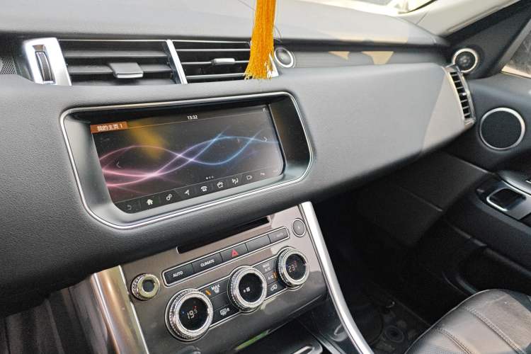 Used Land Rover Range Sport 2016 3.0 SC V6 SE Audio And AC Panel