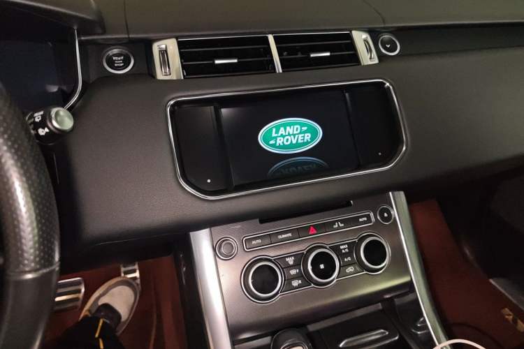 Used Land Rover Range Sport 2016 3.0 SC V6 HSE DYNAMIC Audio And AC Panel