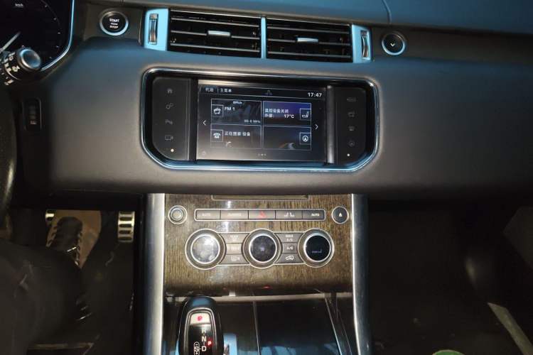 Used Land Rover Range Sport 2016 3.0 SC V6 HSE Audio And AC Panel