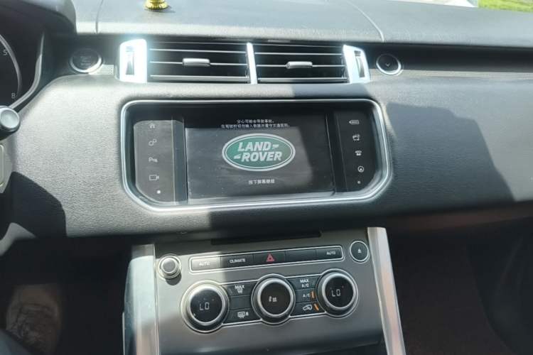 Used Land Rover Range Sport 2016 3.0 SC V6 SE Audio And AC Panel