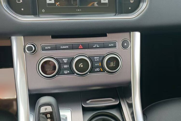 Used Land Rover Range Sport 2016 3.0 SDV6 HSE Audio And AC Panel