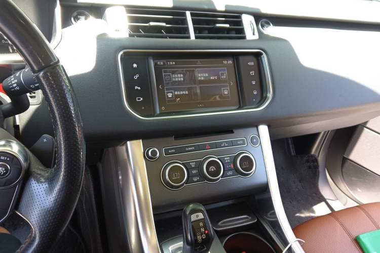 Used Land Rover Range Sport 2016 3.0 SC V6 HSE DYNAMIC Audio And AC Panel