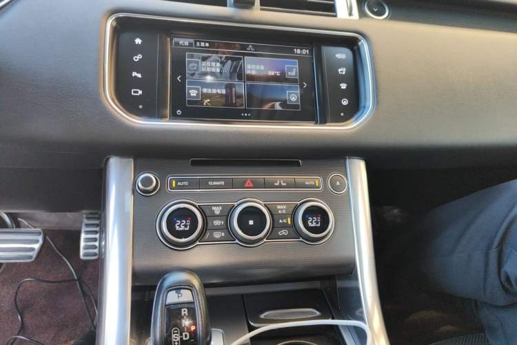 Used Land Rover Range Sport 2016 3.0 SC V6 HSE DYNAMIC Audio And AC Panel