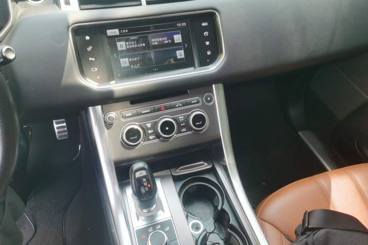 Used Land Rover Range Sport 2016 3.0 SC V6 HSE DYNAMIC Audio And AC Panel