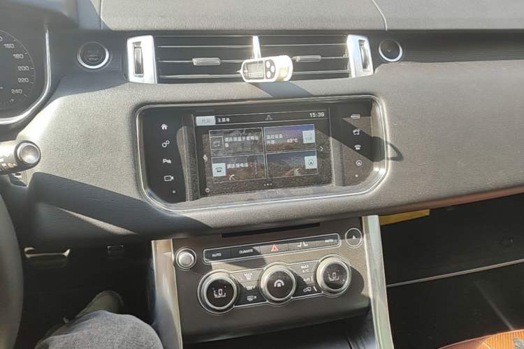 Used Land Rover Range Sport 2016 3.0 SC V6 HSE DYNAMIC Audio And AC Panel