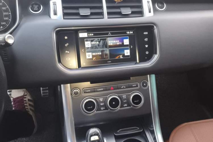 Used Land Rover Range Sport 2016 3.0 SC V6 HSE DYNAMIC Audio And AC Panel