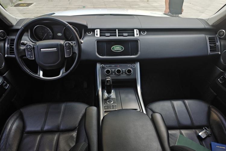 Used Land Rover Range Sport 2016 3.0 SC V6 SE Center Console