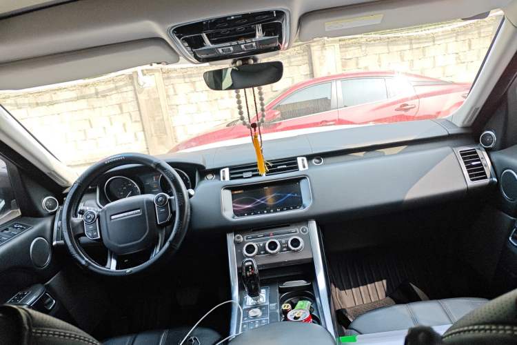 Used Land Rover Range Sport 2016 3.0 SC V6 SE Center Console