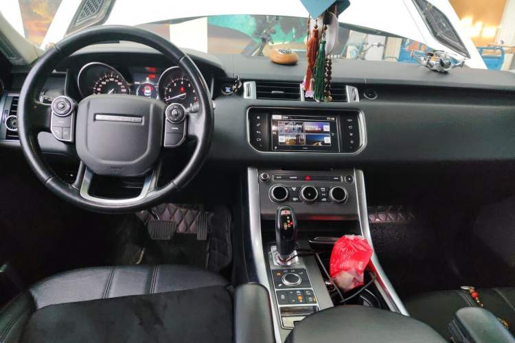 Used Land Rover Range Sport 2016 3.0 SC V6 SE Center Console