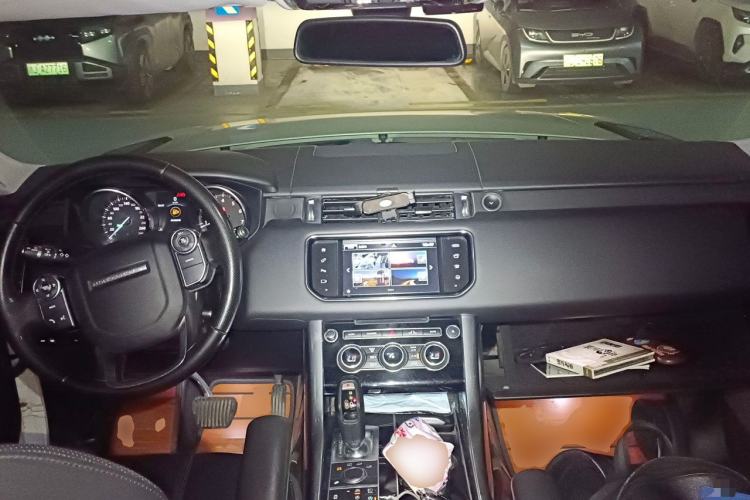 Used Land Rover Range Sport 2016 3.0 SC V6 HSE Center Console