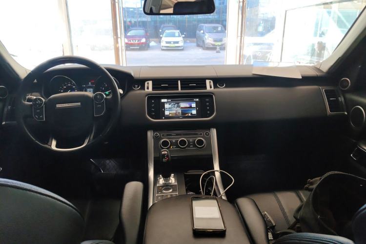 Used Land Rover Range Sport 2016 3.0 SC V6 SE Center Console