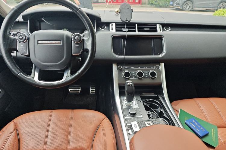 Used Land Rover Range Sport 2016 3.0 SC V6 HSE DYNAMIC Center Console