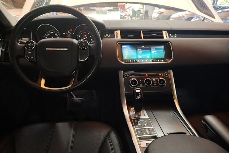 Used Land Rover Range Sport 2016 3.0 SC V6 SE Center Console