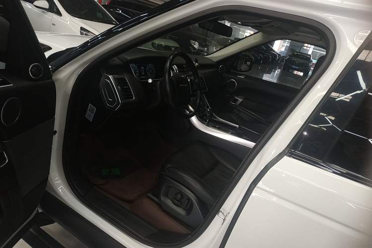 Used Land Rover Range Sport 2016 3.0 SC V6 SE Driver Seat