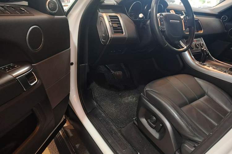 Used Land Rover Range Sport 2016 3.0 SC V6 SE Driver Seat