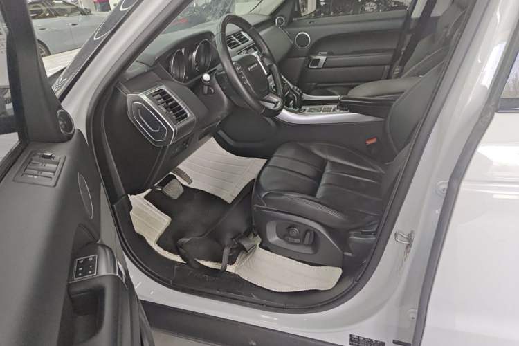 Used Land Rover Range Sport 2016 3.0 SC V6 SE Driver Seat