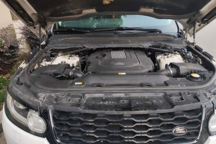 Used Land Rover Range Sport 2016 3.0 SDV6 HSE Engine Bay