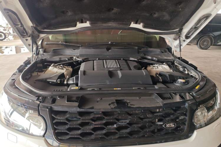 Used Land Rover Range Sport 2016 3.0 SC V6 HSE Engine Bay
