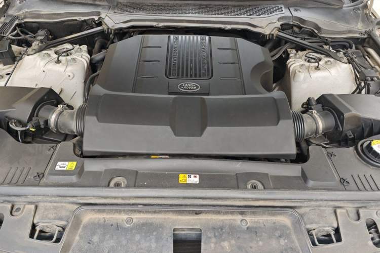 Used Land Rover Range Sport 2016 3.0 SC V6 SE Engine Bay