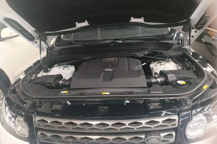Used Land Rover Range Sport 2016 3.0 SC V6 SE Engine Bay