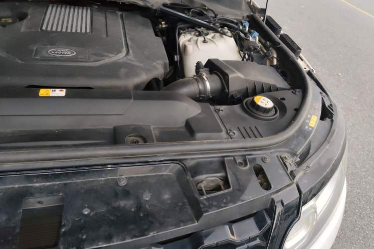 Used Land Rover Range Sport 2016 3.0 SDV6 HSE Engine Bay Left