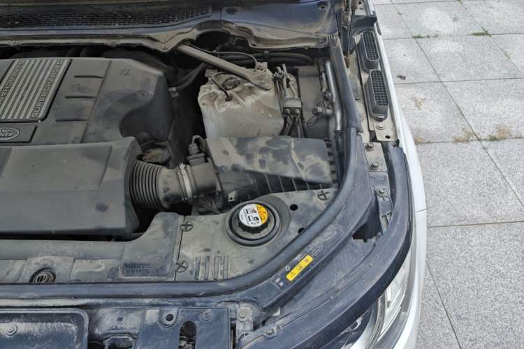 Used Land Rover Range Sport 2016 3.0 SC V6 SE Engine Bay Left