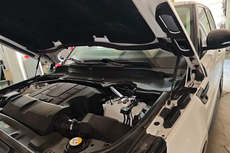 Used Land Rover Range Sport 2016 3.0 SC V6 HSE DYNAMIC Engine Bay Left