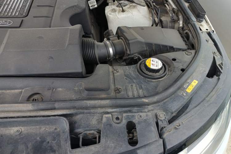 Used Land Rover Range Sport 2016 3.0 SC V6 SE Engine Bay Left