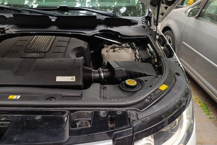 Used Land Rover Range Sport 2016 3.0 SC V6 SE Engine Bay Left