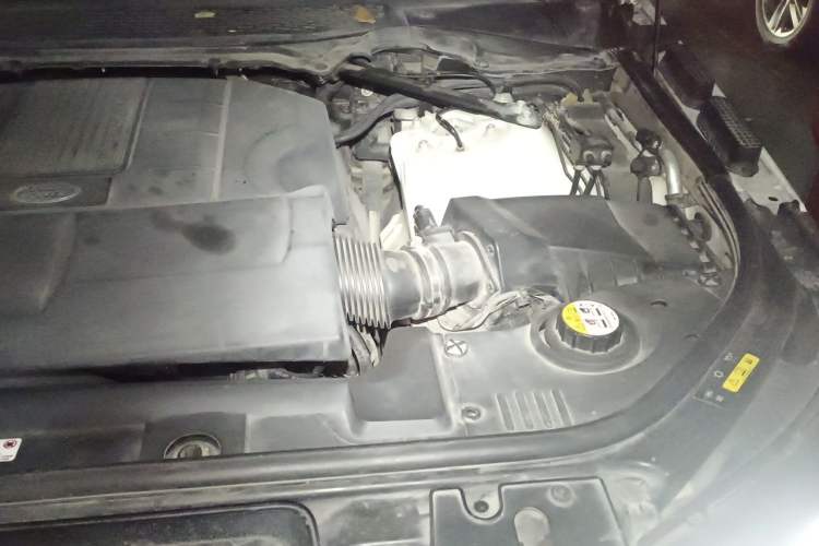 Used Land Rover Range Sport 2016 3.0 SC V6 HSE Engine Bay Left