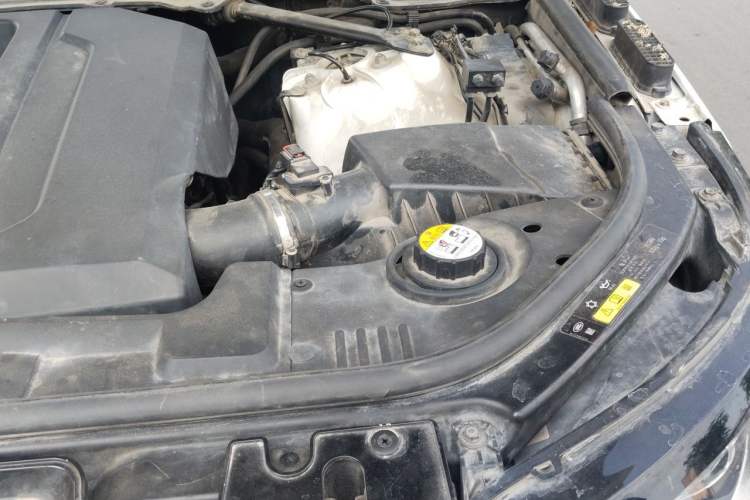 Used Land Rover Range Sport 2016 2.0 GTDi HSE Engine Bay Left