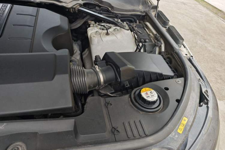 Used Land Rover Range Sport 2016 3.0 SC V6 SE Engine Bay Left
