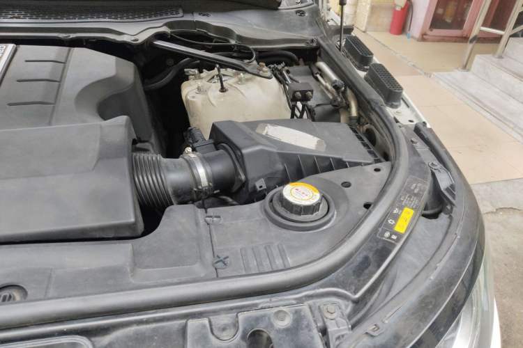 Used Land Rover Range Sport 2016 3.0 SC V6 SE Engine Bay Left