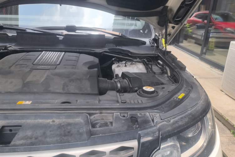 Used Land Rover Range Sport 2016 3.0 SC V6 SE Engine Bay Left