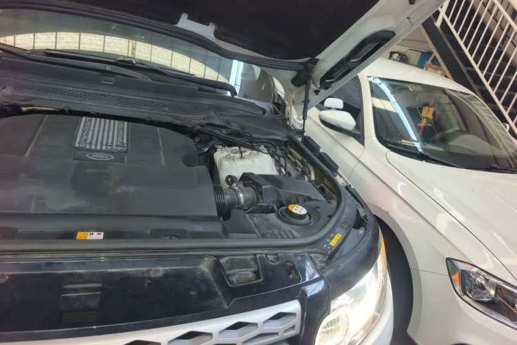 Used Land Rover Range Sport 2016 3.0 SC V6 HSE Engine Bay Left