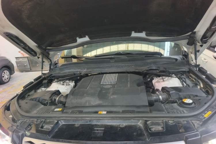 Used Land Rover Range Sport 2016 3.0 SC V6 HSE Engine Bay