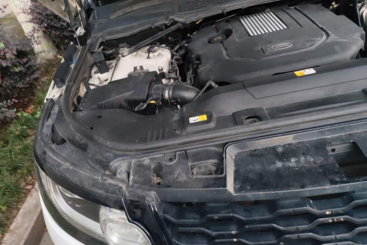 Used Land Rover Range Sport 2016 3.0 SDV6 HSE Engine Bay Right