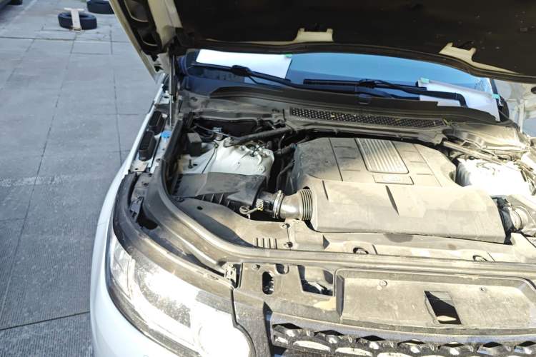 Used Land Rover Range Sport 2016 3.0 SC V6 HSE DYNAMIC Engine Bay Right
