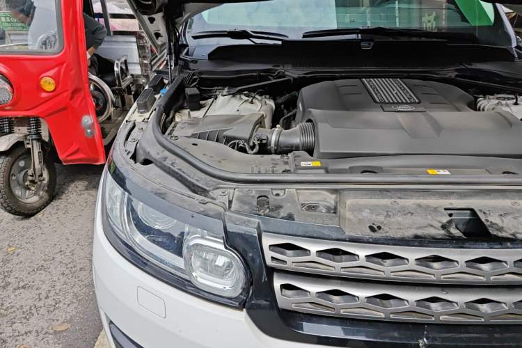 Used Land Rover Range Sport 2016 3.0 SC V6 SE Engine Bay Right