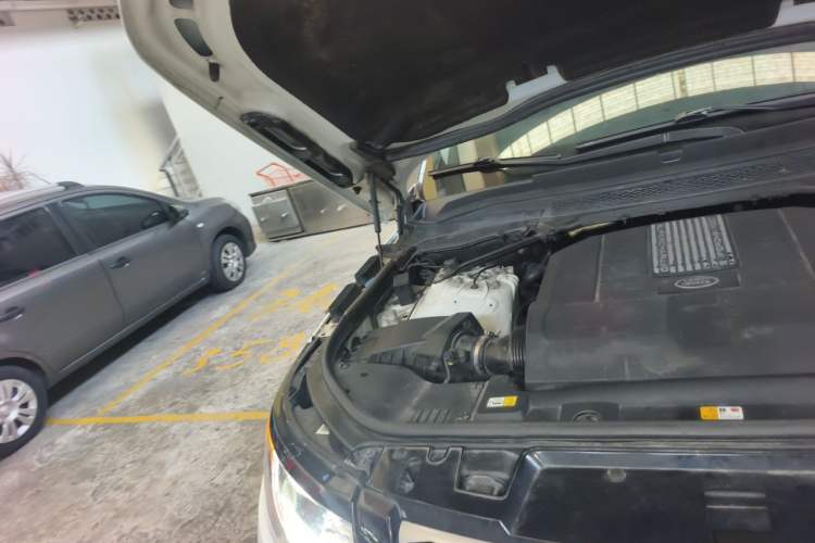 Used Land Rover Range Sport 2016 3.0 SC V6 HSE Engine Bay Right