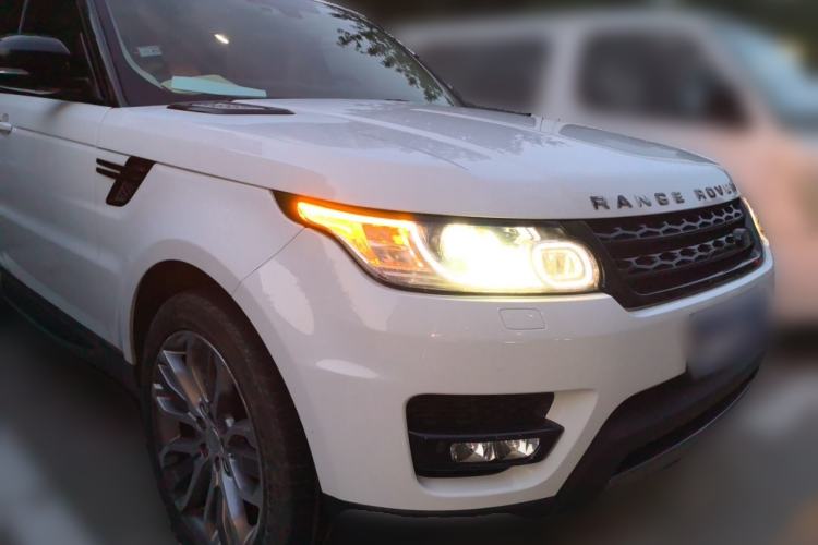 Used Land Rover Range Sport 2016 3.0 SC V6 HSE DYNAMIC Front Right 45 Deg