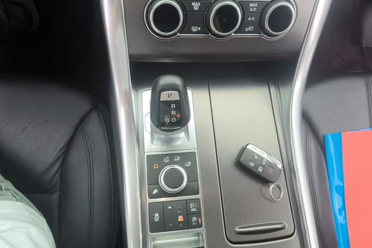 Used Land Rover Range Sport 2016 3.0 SC V6 SE Gear Lever