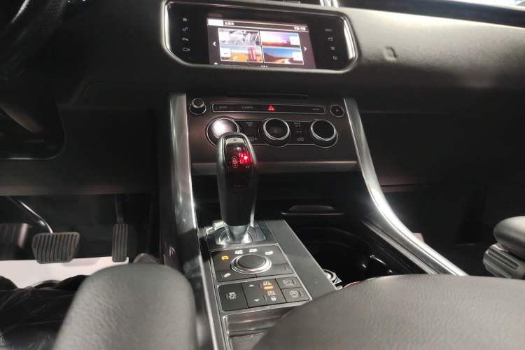 Used Land Rover Range Sport 2016 3.0 SC V6 SE Gear Lever