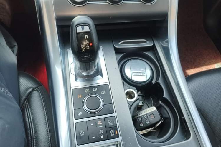 Used Land Rover Range Sport 2016 3.0 SC V6 SE Gear Lever