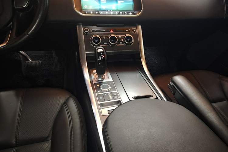 Used Land Rover Range Sport 2016 3.0 SC V6 SE Gear Lever