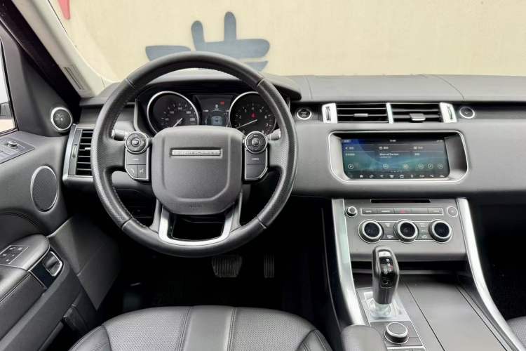 Used Land Rover Range Sport 2016 3.0 SC V6 SE Interior 4