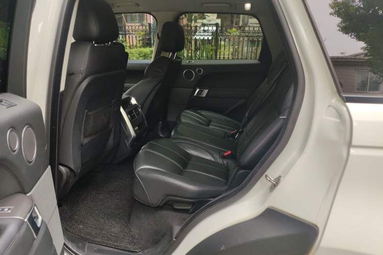 Used Land Rover Range Sport 2016 3.0 SC V6 SE Interior 4