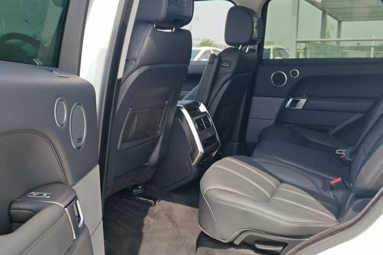 Used Land Rover Range Sport 2016 3.0 SDV6 HSE Interior 5