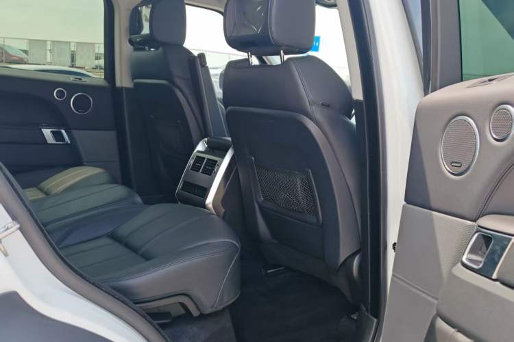 Used Land Rover Range Sport 2016 3.0 SDV6 HSE Interior 8