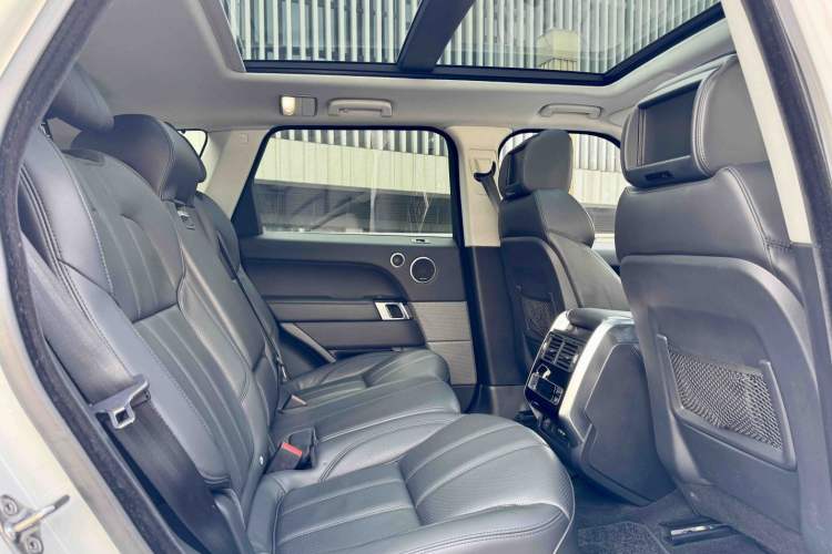 Used Land Rover Range Sport 2016 3.0 SC V6 HSE Interior 9